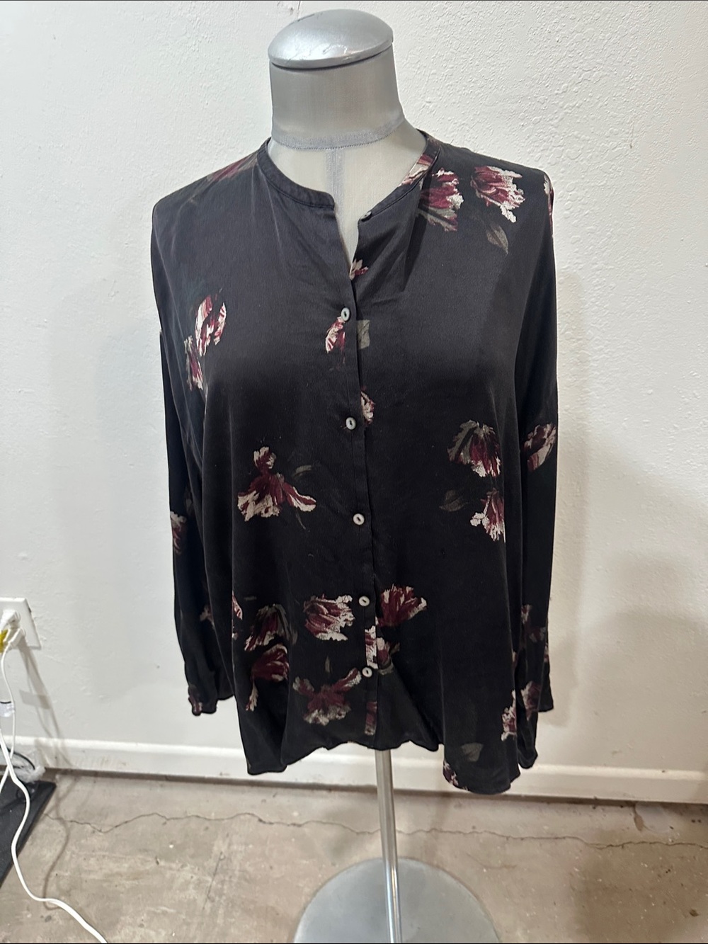 VINCE Women's Black Floral Button-Front Shirt - Picture 1 of 3